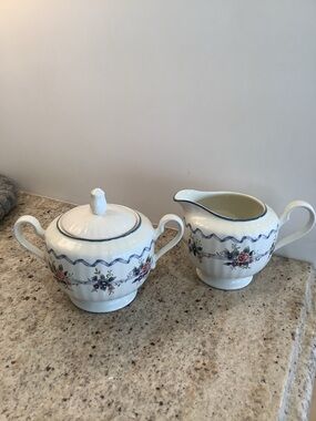 Mikasa Classic Elegance Floral Porcelain Sugar Bowl & Creamer Set